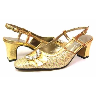 famous footwear wide width